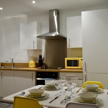 Qh31 - City Centre Location With 2 Double Bedrooms Sleeping Up To 4 People - Spacious Work Or Leisure Apartment 谢菲尔德 外观 照片