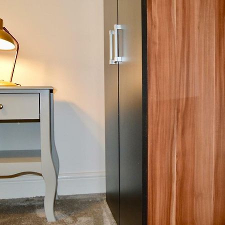 Qh31 - City Centre Location With 2 Double Bedrooms Sleeping Up To 4 People - Spacious Work Or Leisure Apartment 谢菲尔德 外观 照片