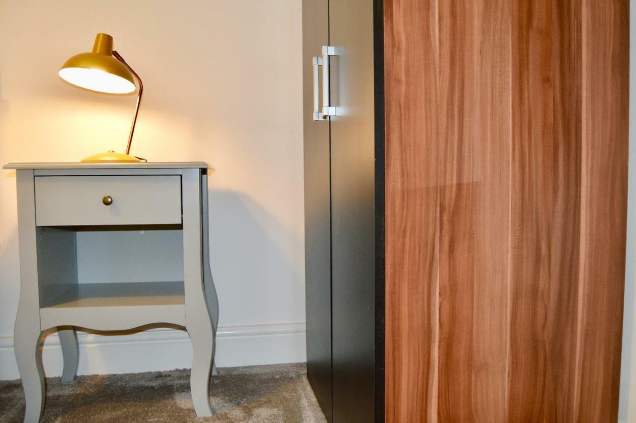 Qh31 - City Centre Location With 2 Double Bedrooms Sleeping Up To 4 People - Spacious Work Or Leisure Apartment 谢菲尔德 外观 照片