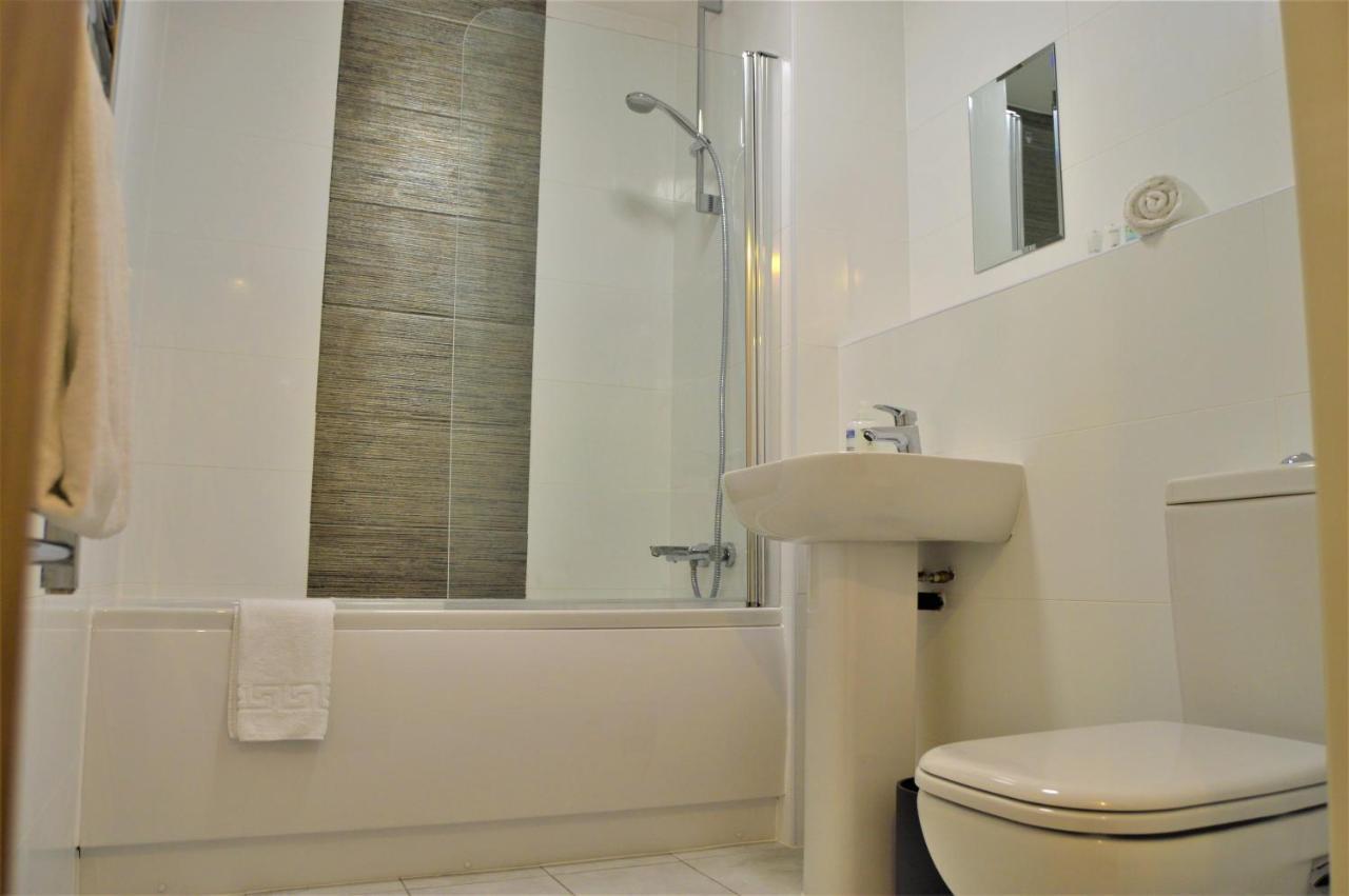 Qh31 - City Centre Location With 2 Double Bedrooms Sleeping Up To 4 People - Spacious Work Or Leisure Apartment 谢菲尔德 外观 照片